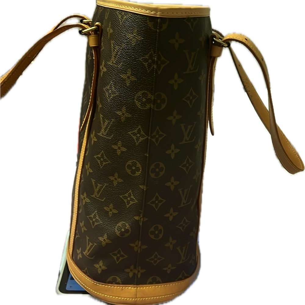 Authentic Large Bucket Shoulder Bag Louis Vuitton.